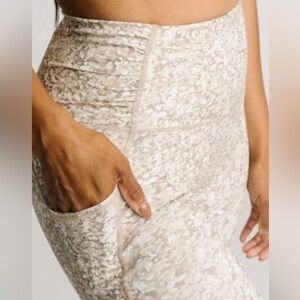 ZYIA Active Bentonite Ruched Pocket Leggings